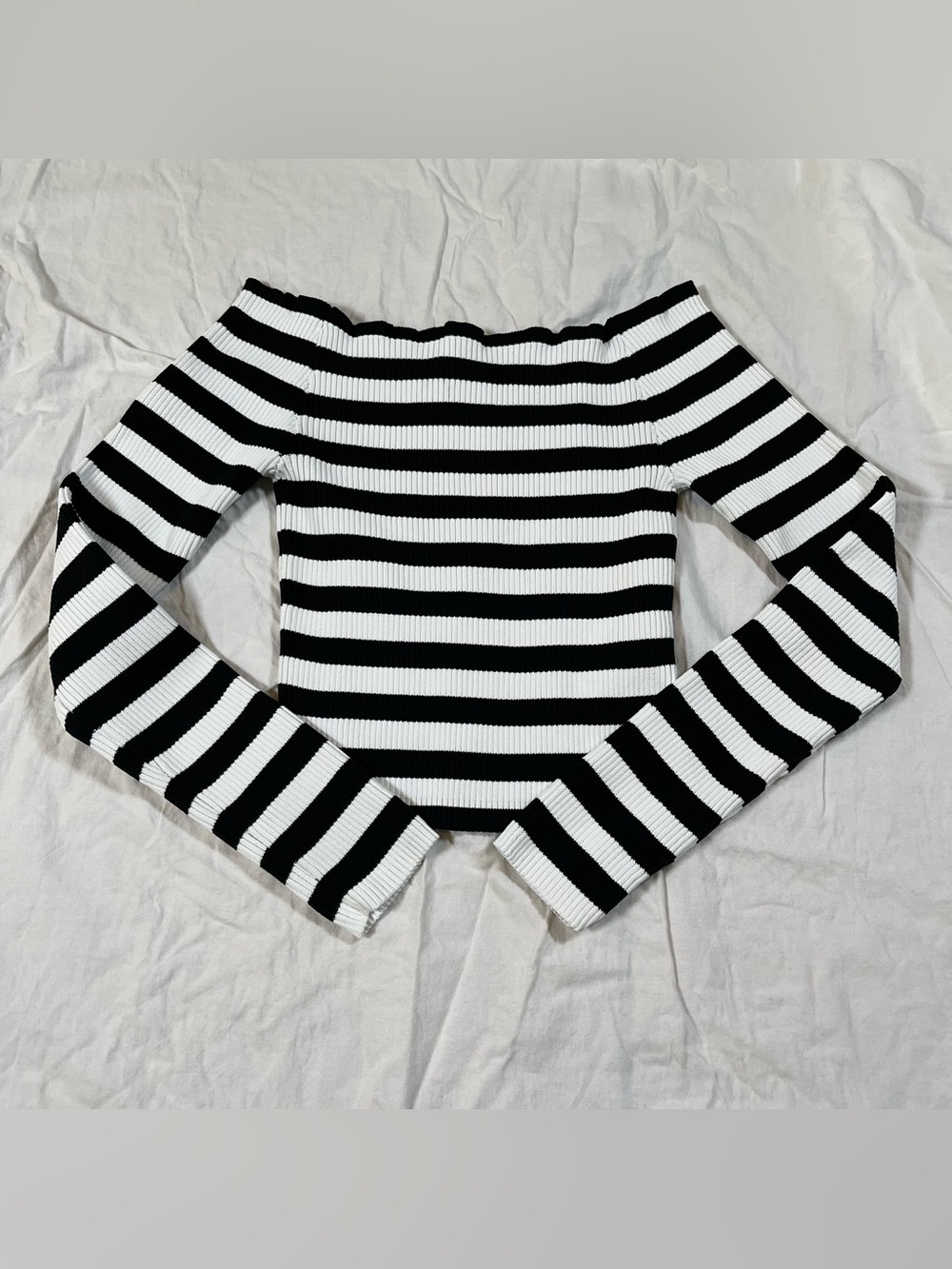 Urban‎ Outfitter Women’s Off The Shoulder Long Sleeve Ribbed Size S Cropped